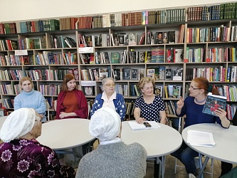 Состоялось литературное знакомство с книгой Юлии Пересильд «Это космос, детка!»