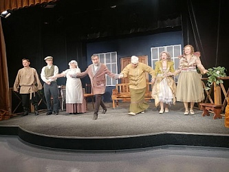 Члены Похвистневской МО ВОС посетили спектакль