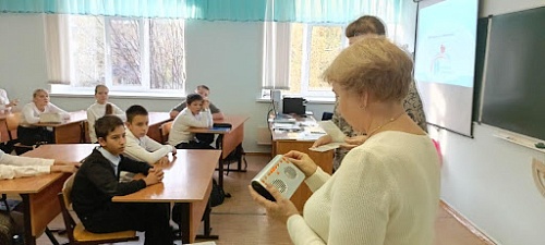 Библиотекарем ОСП ГБУК «Самарская областная библиотека для слепых» г. Похвистнево совместно с председателем Похвистневской МО ВОС с учащимися ГБОУ СОШ№1 г. Похвистнево был проведен урок толерантности «Мир без преград»
