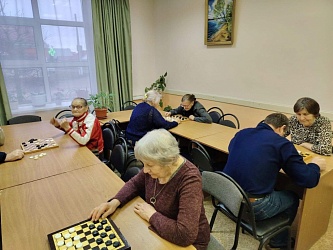В отделение социальной реабилитации «Надежда» с. Кинель-Черкассы проходила встреча друзей для игры в шашки.