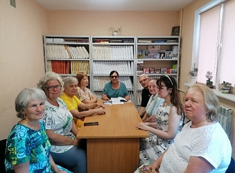 В Сызрани презентовали выставку «Чарующий мир русской классики»