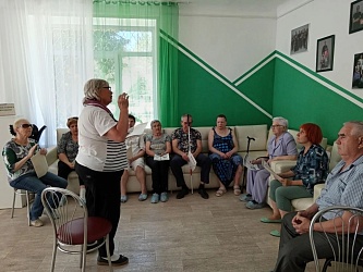 В Чапаевском КЦСОН прошло интерактивное занятие для незрячих участников группы активного долголетия