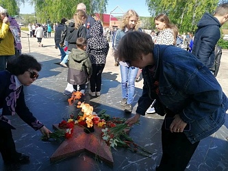 Литературно-музыкальный вечер «Поклонимся великим тем годам» прошёл в Похвистнево